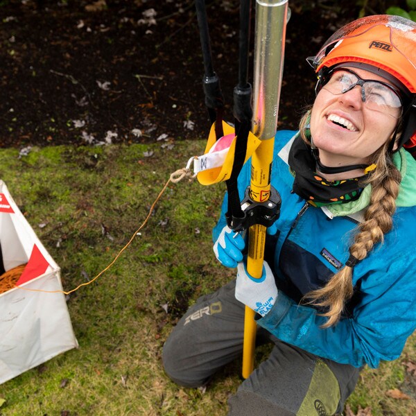 arborist aims the big shot line launcher